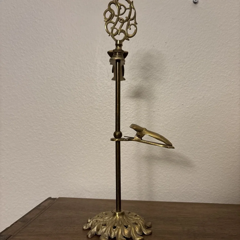 Vtg MCM Victorian Style Brass 2 Hands Glove Clip Stand Pictures/Letters Finial